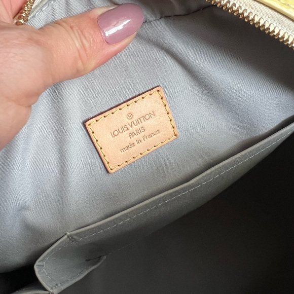 Authentic Louis Vuitton Summit Drive